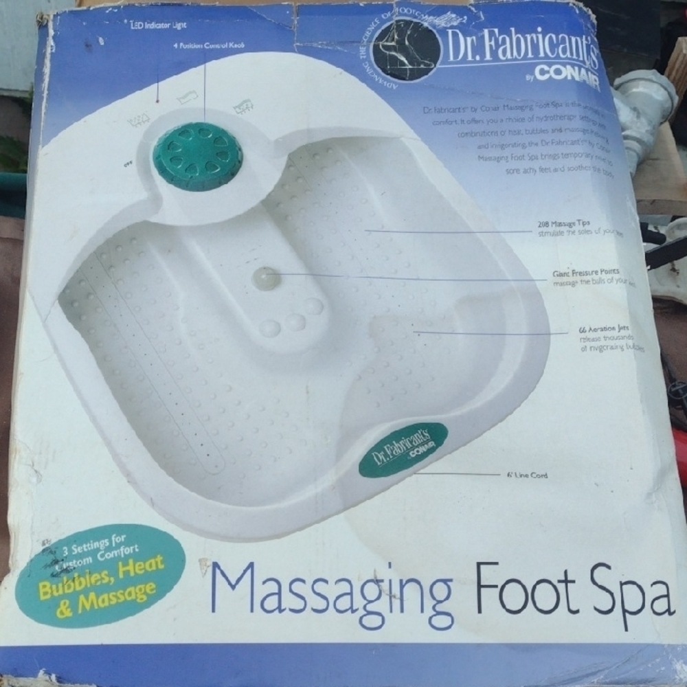 White Massaging Foot Spa NWT